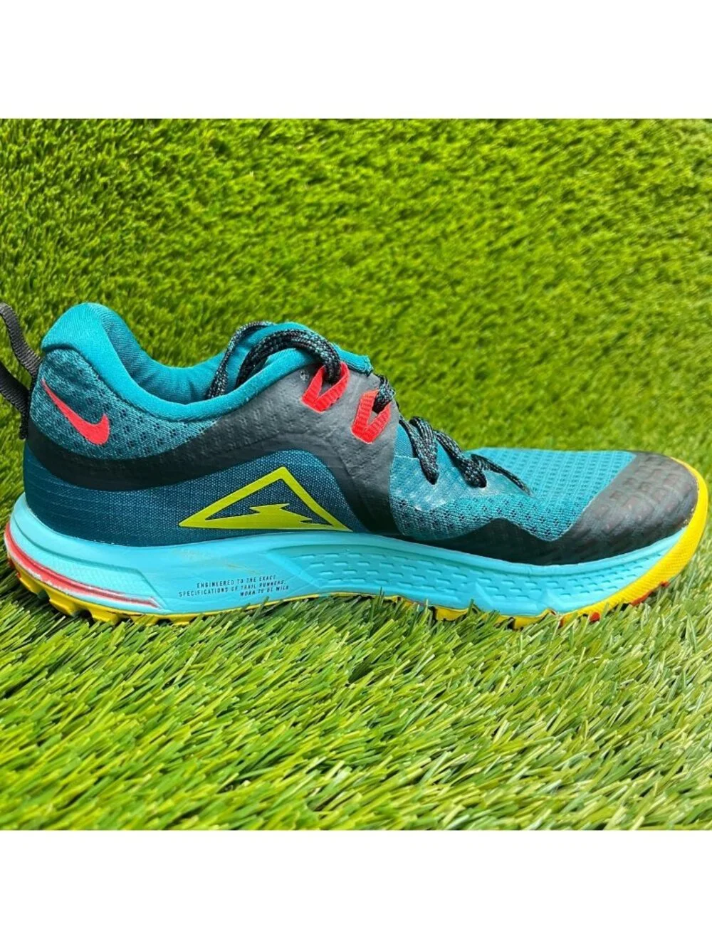 Nike Air Zoom Wildhorse 5 Womens Size 8 Blue Red Athletic Running Shoes Sneakers